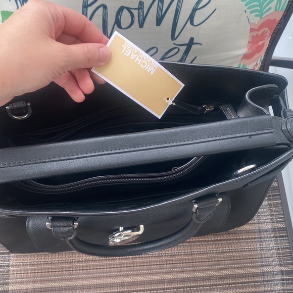 Brand new MK Travel shoulder Bag - Picture 6 of 6